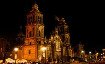 Se pide a Dios perdón por nuestros pecados y se implora su misericordia, en la Catedral de México