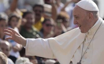 Primer saludo del Papa en Colombia: “No dejen que nadie les robe la alegría ni la esperanza”