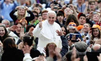 Papa Francisco a jóvenes: Que nadie les robe la alegría y la juventud que los caracteriza