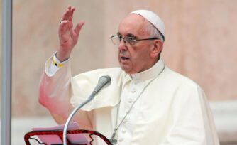 Papa francisco: Ideologia de genero busca borrar diferencias entre hombre y mujer