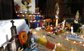 La Ofrenda de Muertos de la Catedral de México dedicada a la Virgen de Guadalupe