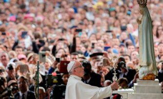 En el mes del Rosario, Papa Francisco renueva pedido de la Virgen de Fátima