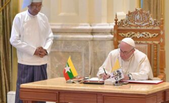 El Papa se reúne con las máximas autoridades de Myanmar y les pide justicia