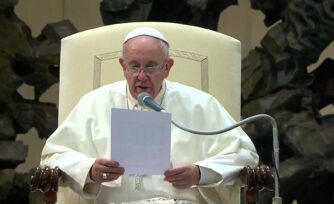 El Papa explica algunos signos de la Misa para poder “saborear toda su belleza”