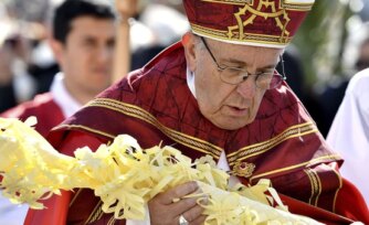 El Papa en Domingo de Ramos: Cuando nos calumnien, miremos a Cristo en la cruz