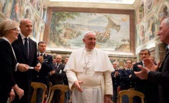 El Papa agradece los policías que garantizan el orden en el Vaticano