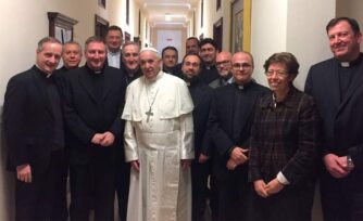 Papa Francisco visita por sorpresa la Secretaría de Estado del Vaticano