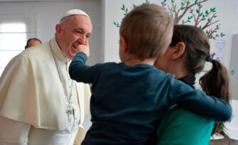 Viernes de la Misericordia: Visita sorpresa del Papa a madres detenidas junto a sus hijos