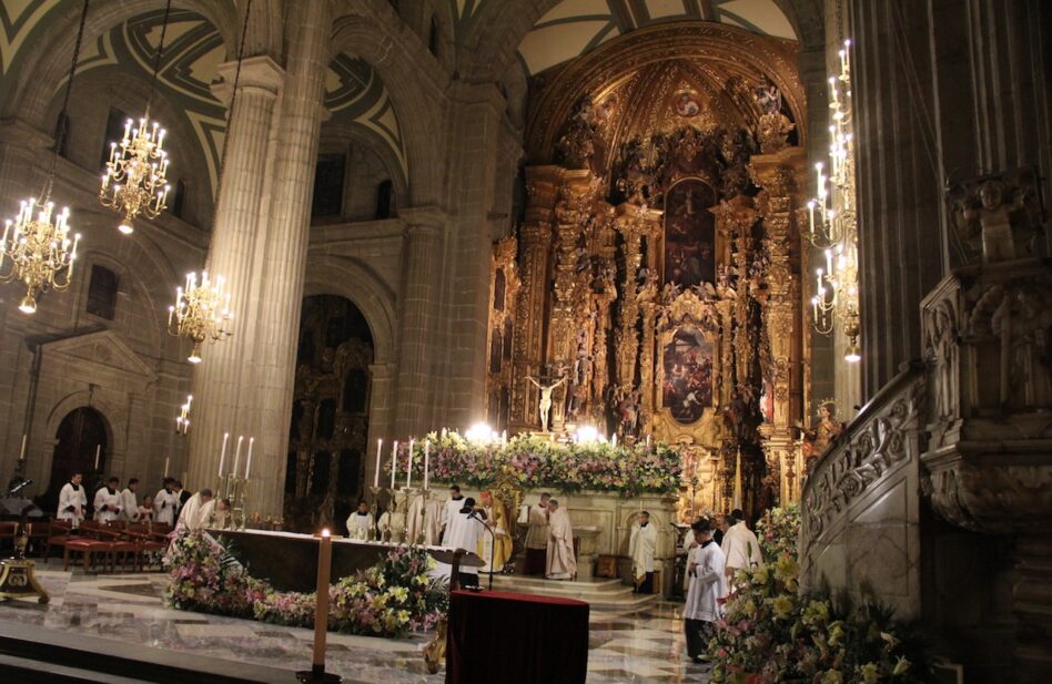 Galería: Vigilia Pascual en Catedral de México