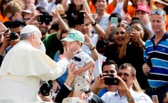 Papa Francisco: Difundamos el perfume de una vida santa inspirada en el Evangelio