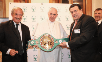 Fundación del Papa promueve el box con valores en México