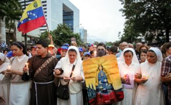 México se une al rezo del Santo Rosario por la paz en Venezuela