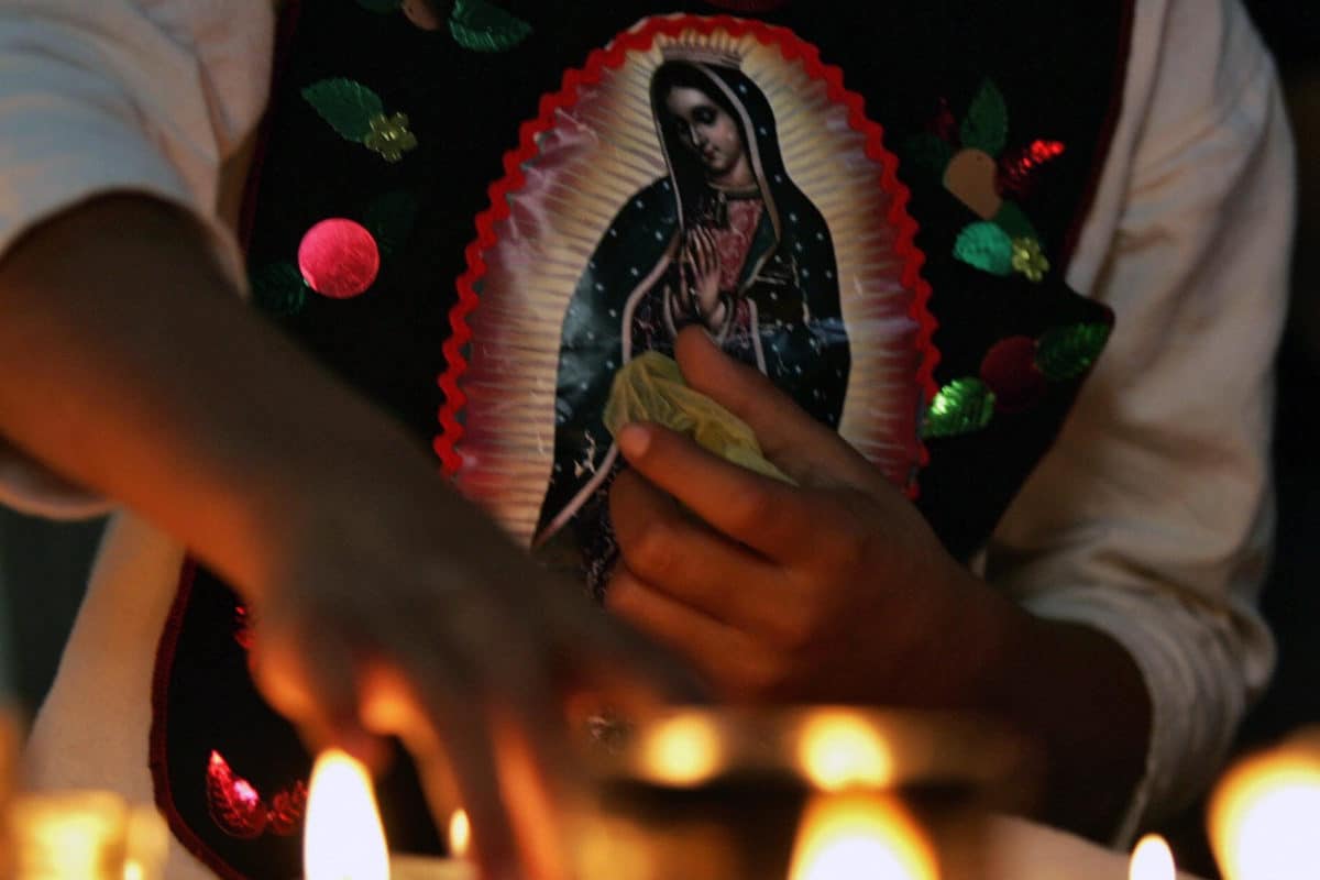 Devoto de la Virgen de Guadalupe.