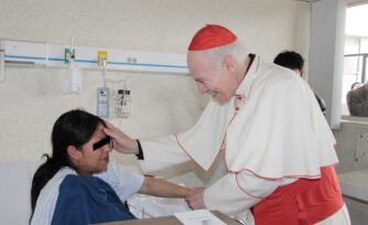 Visita el Card. Aguiar el Hospital de la Mujer