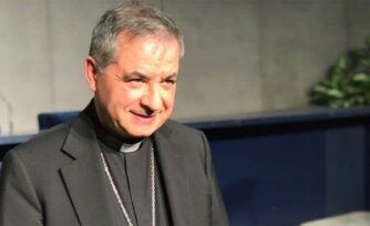 Becciu: se ama al Papa hasta el final, graves consecuencias para la Iglesia de las divisiones