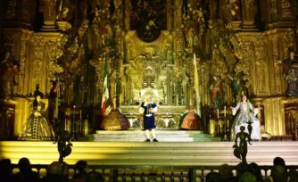 La Catedral de México cuenta sus secretos por la noche