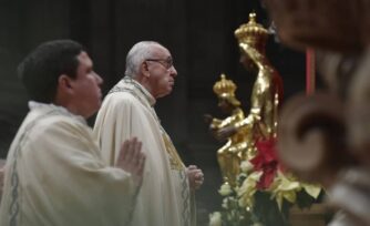 En víspera de Año Nuevo, el Papa pide pensar en las personas sin hogar