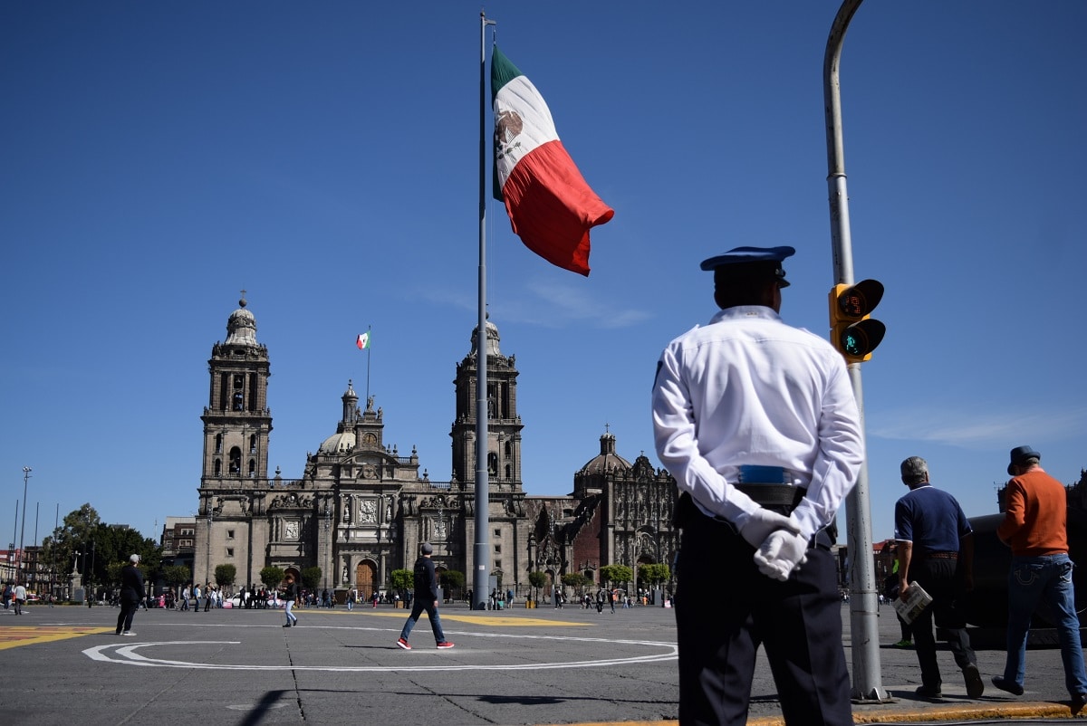 Celebremos con orgullo nuestras Fiestas Patrias.