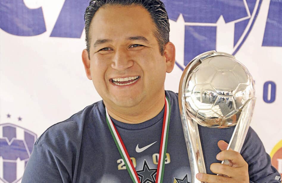 El directivo de Rayados que se volvió sacerdote