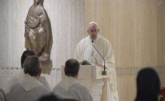 ¡Un sacerdote no puede ser funcionario!: Papa Francisco