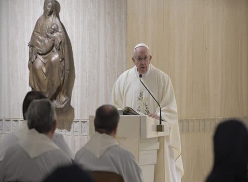 ¡Un sacerdote no puede ser funcionario!: Papa Francisco