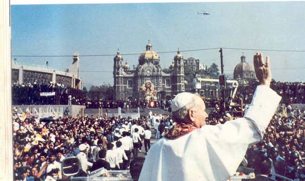 El Papa Juan Pablo II en la Basílica de Guadalupe.