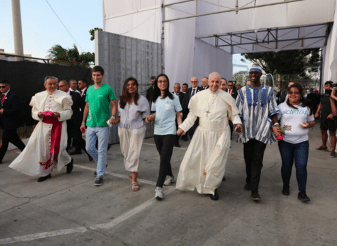 El Papa Francisco a los jóvenes: levántense, sueñen, arriésguense