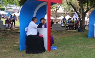 El parque donde los peregrinos de la JMJ se reconcilian con Dios