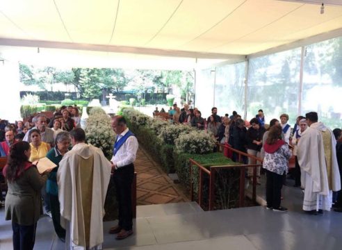 Aunque el templo está cerrado, la parroquia de San Jerónimo sigue viva