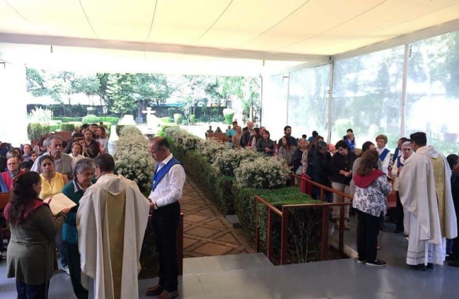 Aunque el templo está cerrado, la parroquia de San Jerónimo sigue viva