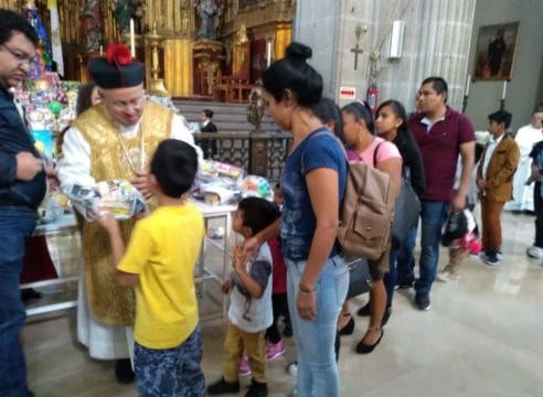 Los Reyes Magos llegaron a la Misa de mediodía en Catedral