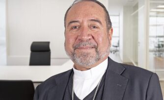 Monseñor Armando Colín: Acompañar a los jóvenes y familias