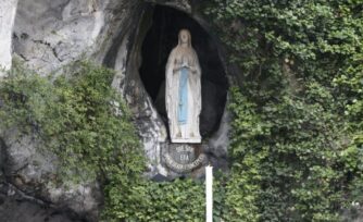 Así puedes enviar tus intenciones a la Virgen de Lourdes por internet