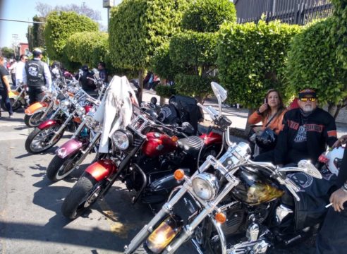 Motociclistas piden a la Guadalupana que les bendiga sus cascos