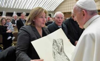 El Papa pide a empleados carcelarios esperanzar a internos