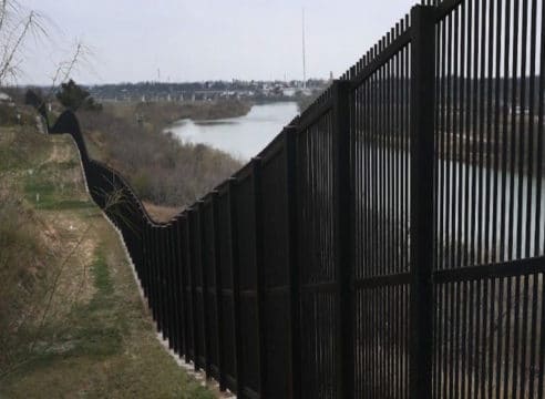 Obispos de México y EU convocan reunión de emergencia contra muro