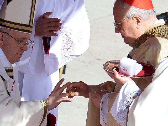 El anillo de pescador del Papa Francisco