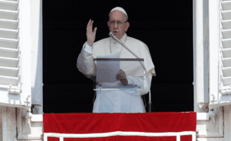 Papa Francisco invita a combatir la violencia con gestos de paz