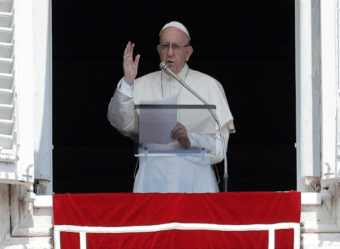 Papa Francisco invita a combatir la violencia con gestos de paz