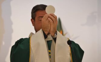 Oración por los sacerdotes y las vocaciones