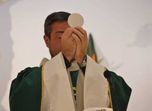 ¿Por qué las mujeres no pueden ser sacerdotes?