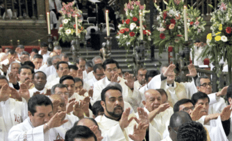 ¿Qué es la Misa Crismal que se celebra en Jueves Santo?