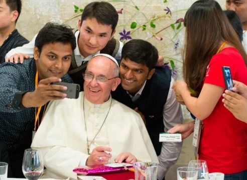 10 cosas que el Papa pide a la Iglesia para atender a los jóvenes