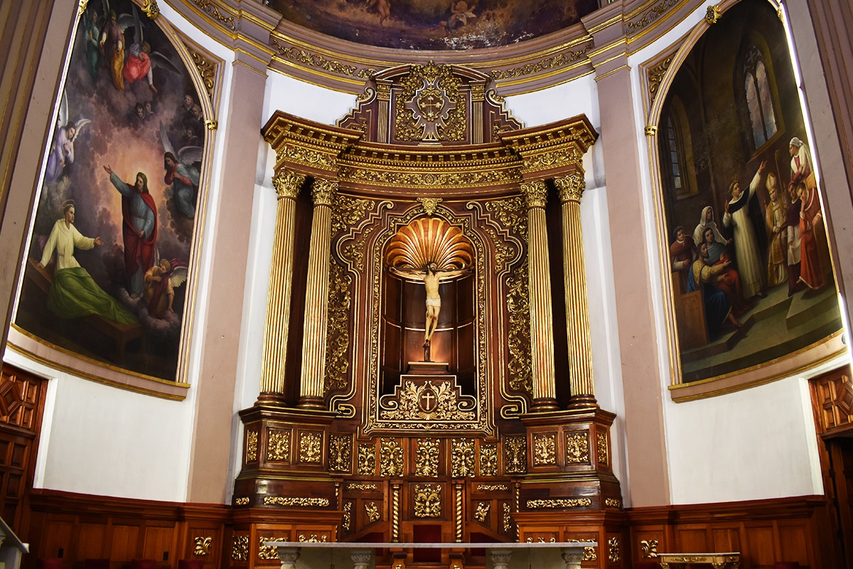 Altar de la parroquia de San Vicente Ferrer. Foto: Ricardo Sánchez