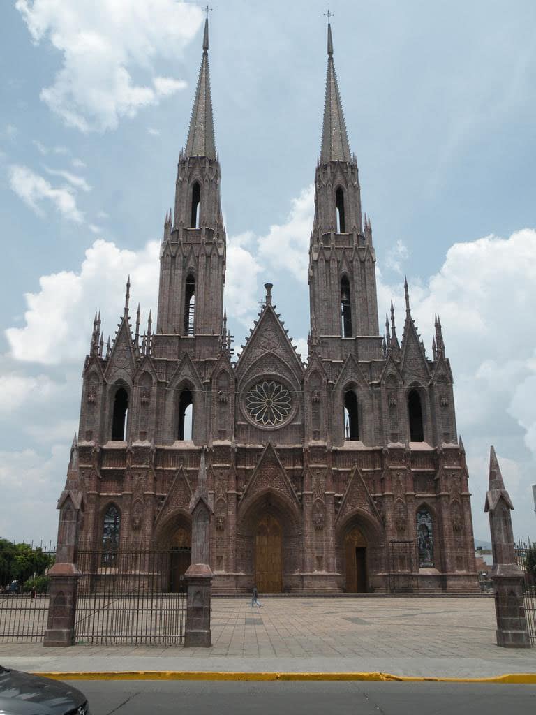 El Santuario Guadalupano mide 107 metros de altura. Foto: Archivo