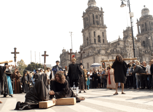 FOTOS: Viacrucis del Zócalo, una emotiva representación ante Catedral