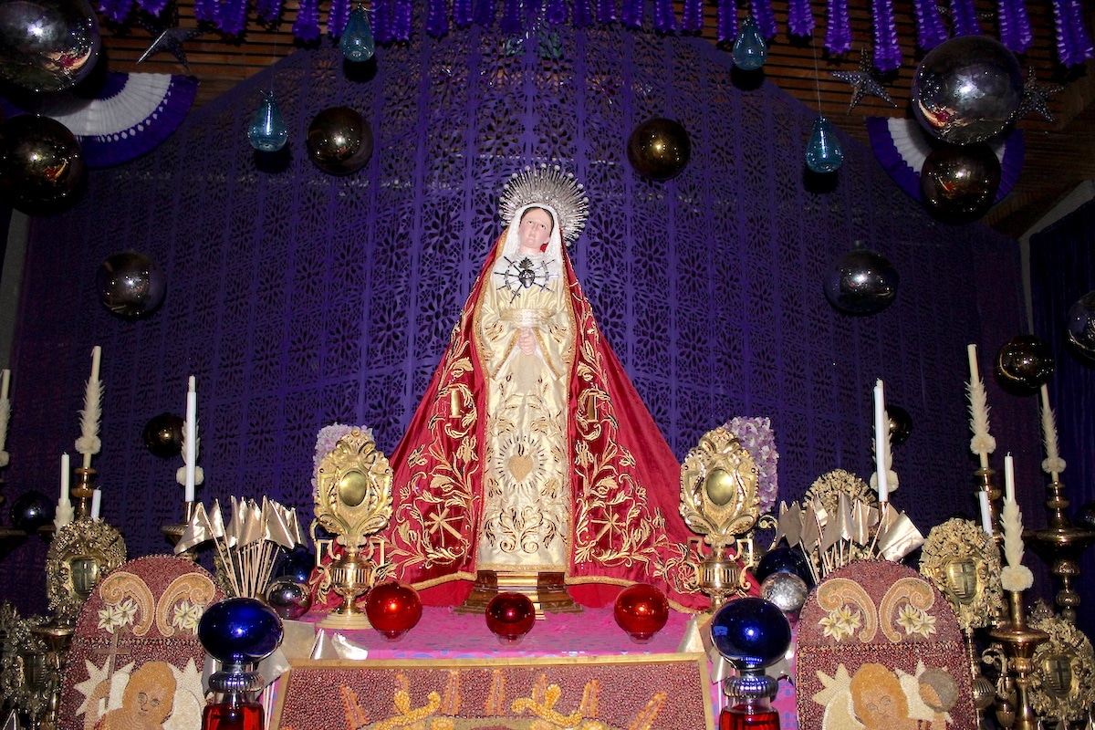 El Altar de Dolores se coloca para consolar y acompañar a la Virgen María en sus 7 dolores. Foto: Basílica de Guadalupe