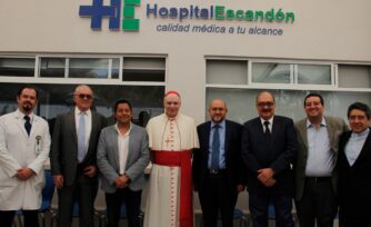 El Cardenal Carlos Aguiar Retes visitó el Hospital Escandón