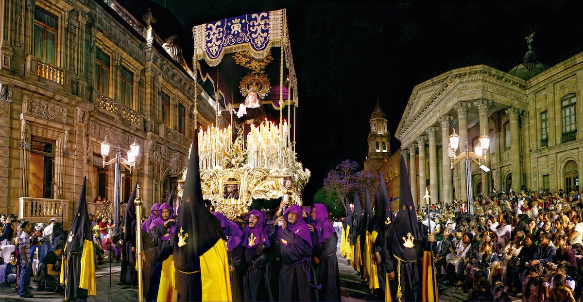 En San Luis Potosí se realiza la Procesión del silencio en Viernes Santo.