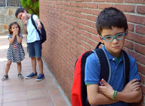 ¿Qué hago si mi hijo es acosador escolar?